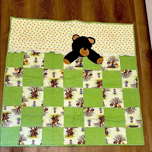 Winnie the Pooh Baby Quilt with Plush Bear Nursery Blanket 32.5” x 32.5” - Picture 4 of 11